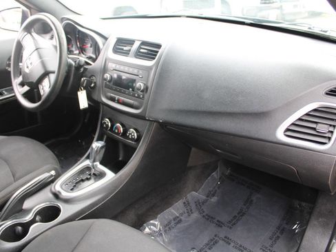 Used 2013 Dodge Avenger SE FWD image 13