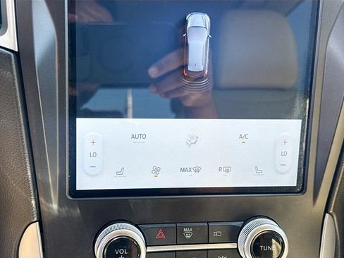 Used 2021 Ford Edge SEL AWD/4WD image 16