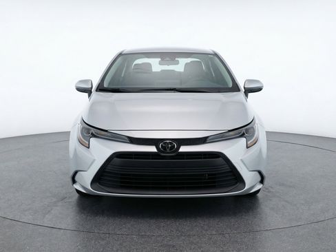 Used 2025 Toyota Corolla LE FWD image 2