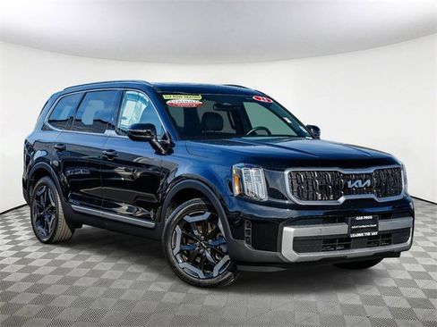Certified 2023 Kia Telluride EX image 2