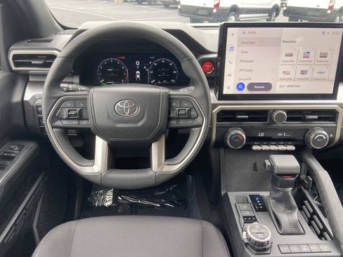 Used 2025 Toyota Tacoma TRD Off-Road AWD/4WD image 13