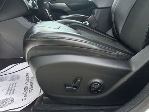 Used 2019 Jeep Cherokee Latitude Plus FWD image 14