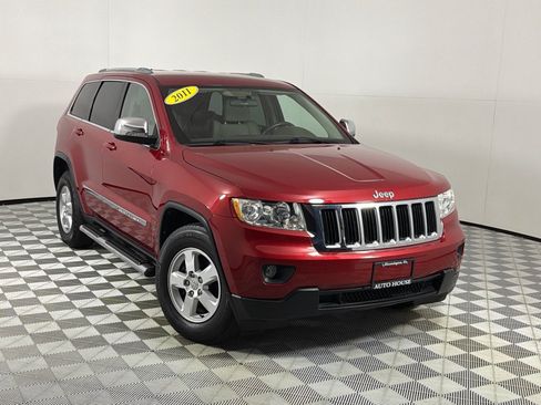 Used 2011 Jeep Grand Cherokee Laredo w/ Mopar Chrome Edition Group AWD/4WD image 2