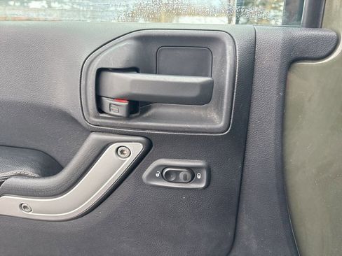 Used 2016 Jeep Wrangler Unlimited Rubicon image 25