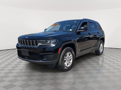 Used 2023 Jeep Grand Cherokee Laredo AWD/4WD image 2