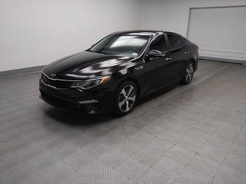 Used 2019 Kia Optima S FWD image 2