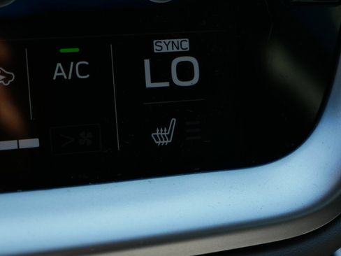 Used 2022 Subaru Outback Premium image 31