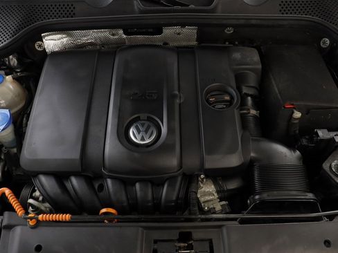 Used 2013 Volkswagen Beetle 2.5 image 23