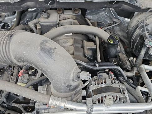 Used 2022 RAM 1500 Classic SLT image 28