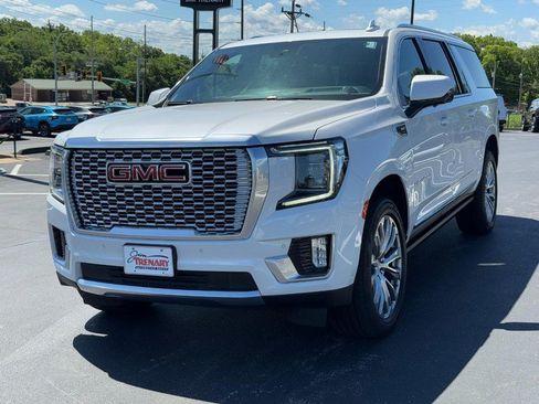 Used 2023 GMC Yukon XL Denali w/ Denali Reserve Package AWD/4WD image 8