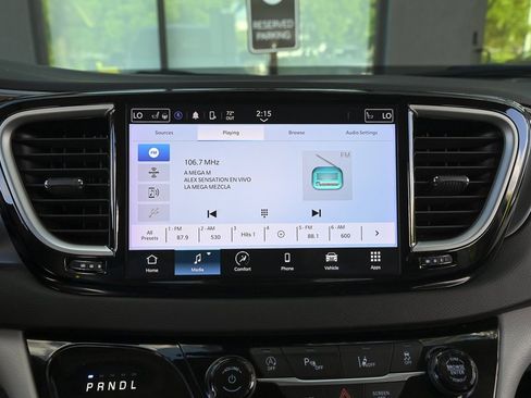 Used 2024 Chrysler Pacifica Touring-L image 28