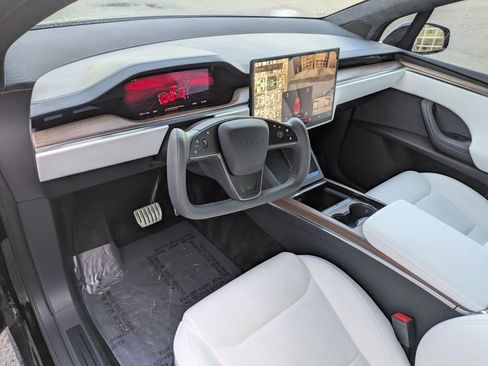 Used 2022 Tesla Model X image 14