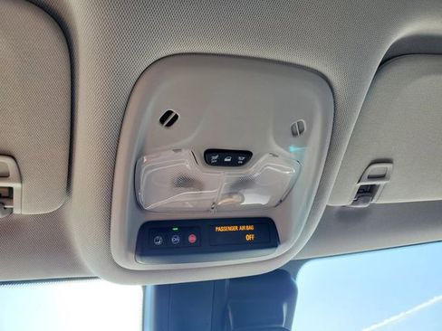 Certified 2025 Chevrolet TrailBlazer LT AWD/4WD image 31