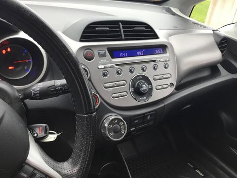 Used 2011 Honda Fit Sport image 18
