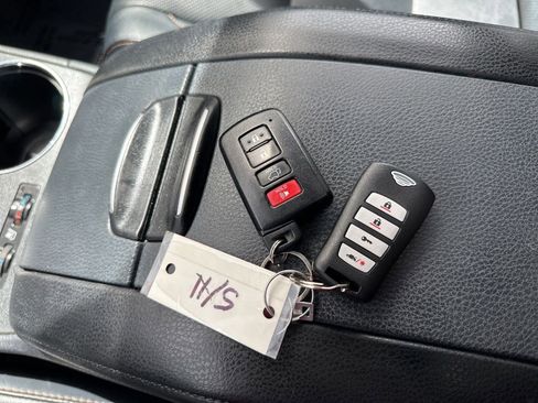 Used 2014 Toyota Highlander Limited w/ Driver Technology Package AWD/4WD image 46
