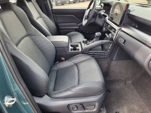 Certified 2025 Toyota 4Runner TRD Off-Road Premium image 23