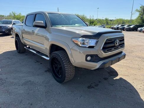 Used 2017 Toyota Tacoma SR5 w/ Tow Package AWD/4WD image 8