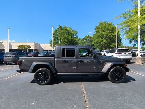 Certified 2025 Jeep Gladiator Sport AWD/4WD image 6
