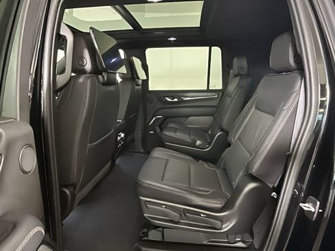Used 2024 GMC Yukon XL Denali w/ Advanced Technology Package AWD/4WD image 31
