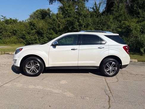 Used 2017 Chevrolet Equinox Premier w/ Enhanced Convenience Package FWD image 2