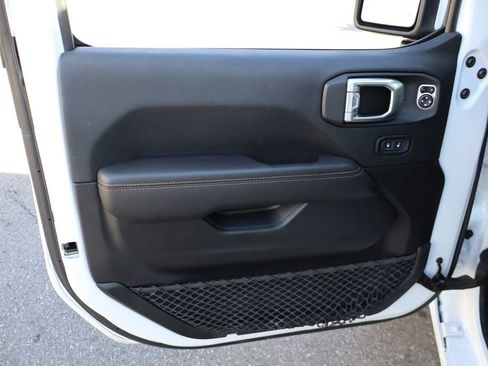 Used 2020 Jeep Wrangler Unlimited Sahara image 11