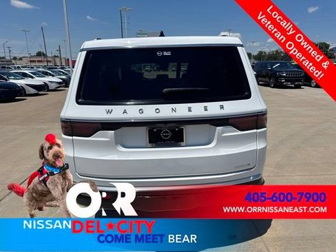 Used 2024 Jeep Wagoneer L Series II RWD image 4