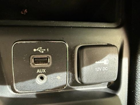 Used 2020 Jeep Cherokee Latitude FWD image 27