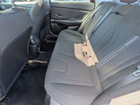 Used 2025 Hyundai Elantra SEL image 21