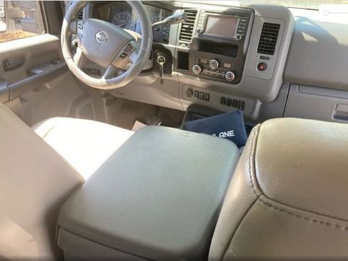 Used 2019 Nissan NV 3500 SL image 8