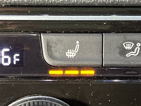 Used 2020 Volkswagen Atlas Cross Sport SEL image 32