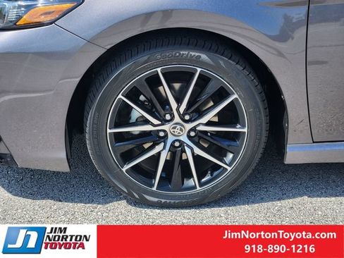 Used 2021 Toyota Camry SE FWD image 12