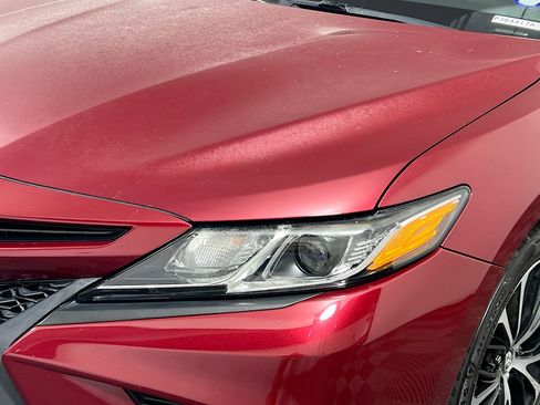 Used 2018 Toyota Camry SE image 11