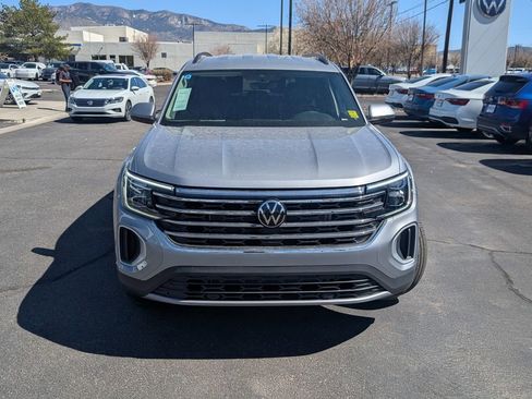 Used 2025 Volkswagen Atlas SE image 3