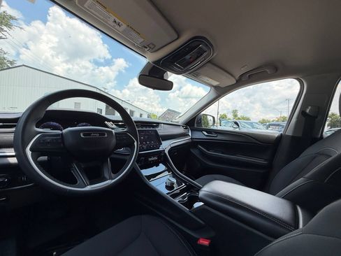 Used 2023 Jeep Grand Cherokee L Laredo RWD image 17