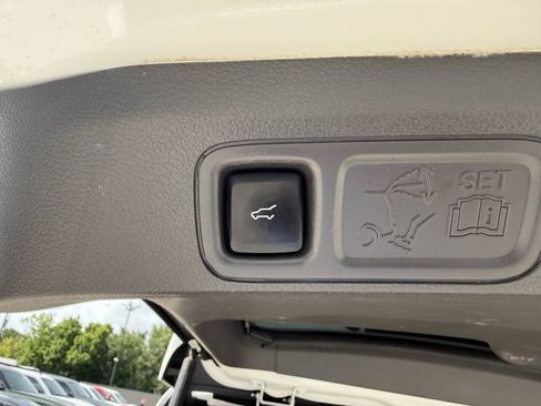 Used 2020 Ford Expedition XLT w/ Equipment Group 202A RWD image 39
