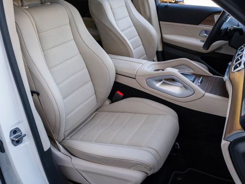 Used 2023 Mercedes-Benz GLS 450 4MATIC image 32