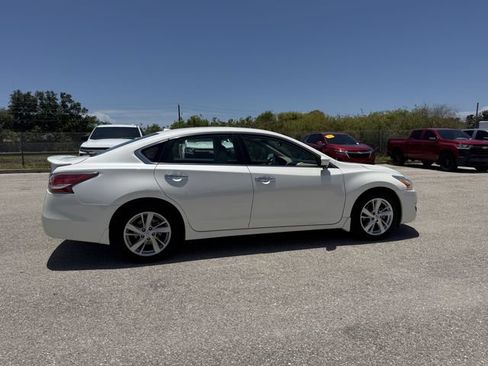 Used 2014 Nissan Altima 2.5 SL w/ Moonroof Package FWD image 4