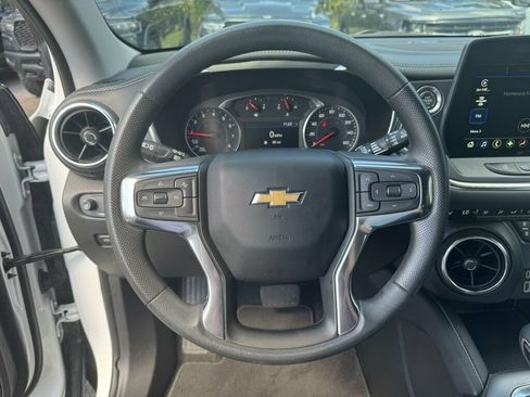 Used 2025 Chevrolet Blazer LT FWD image 5