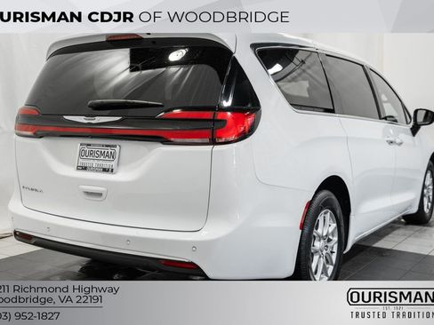 Certified 2025 Chrysler Pacifica Select image 5