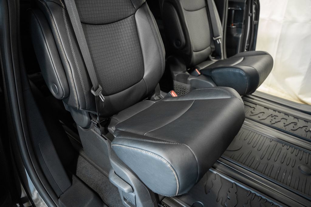New 2026 Toyota Sienna XLE Woodland Edition AWD/4WD image 35