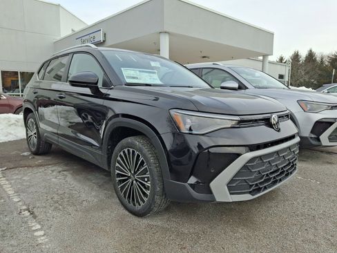 New 2026 Volkswagen Taos SE FWD image 1