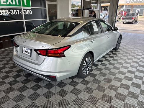 Used 2024 Nissan Altima 2.5 SV FWD image 6