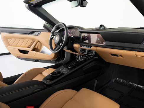 Certified 2026 Porsche 911 Targa 4 GTS AWD/4WD image 39