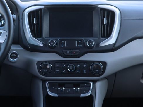 Used 2024 GMC Terrain SLT image 13