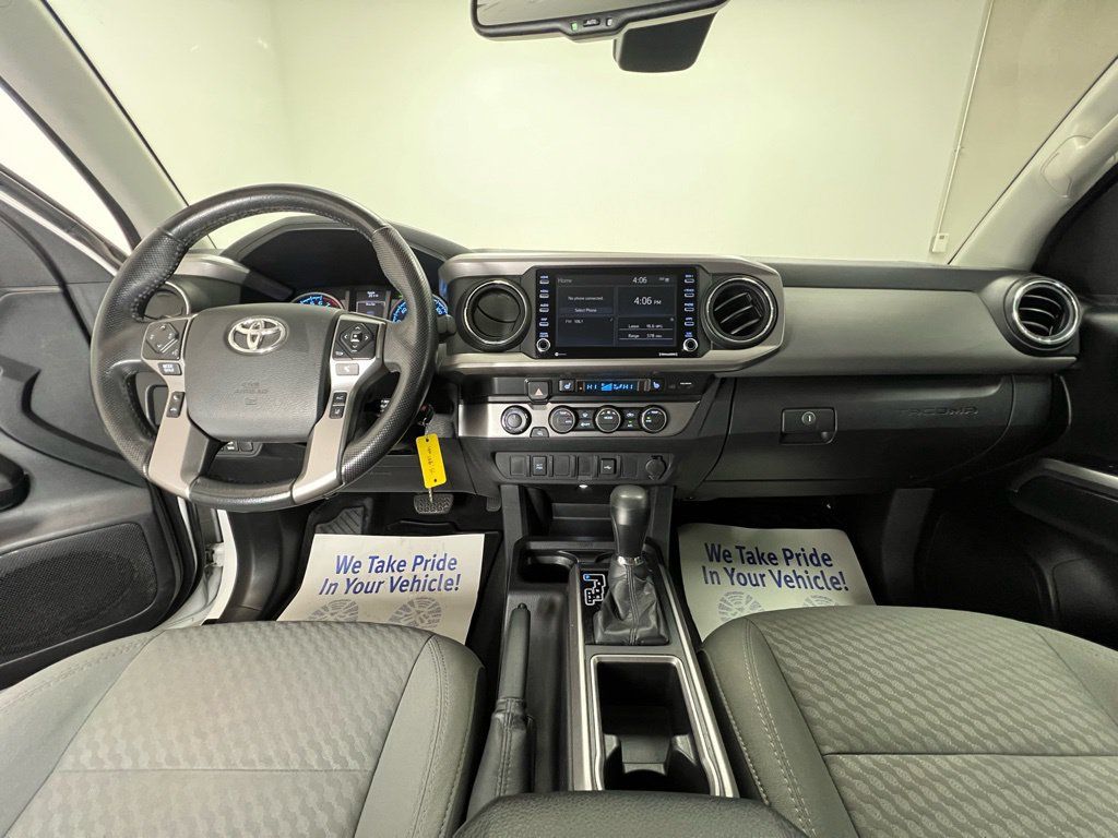 Used 2021 Toyota Tacoma SR5 AWD/4WD image 9