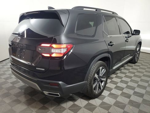 Used 2025 Honda Pilot Touring image 6