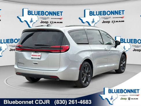 New 2026 Chrysler Pacifica Select w/ S Appearance Package FWD image 5