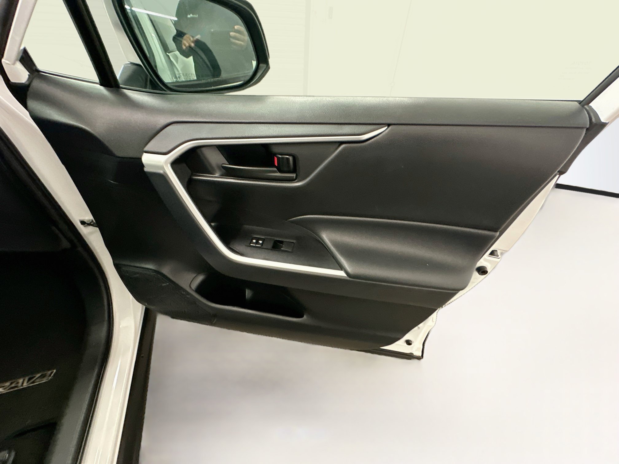 Used 2025 Toyota RAV4 LE AWD/4WD image 32