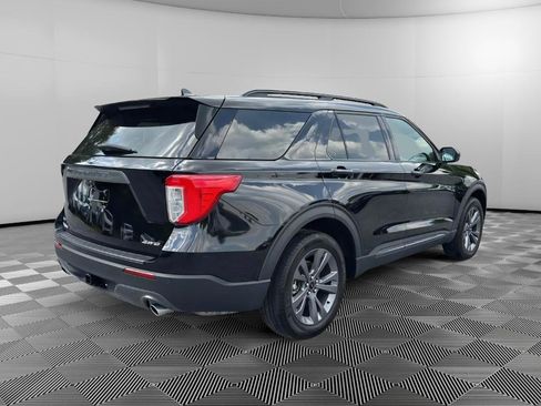 Used 2023 Ford Explorer XLT w/ Equipment Group 202A AWD/4WD image 4