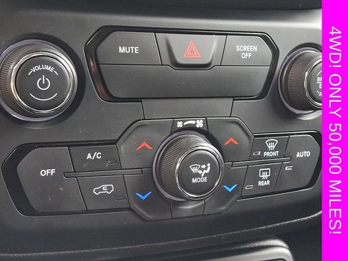 Used 2018 Jeep Renegade Latitude w/ Cold Weather Group AWD/4WD image 15